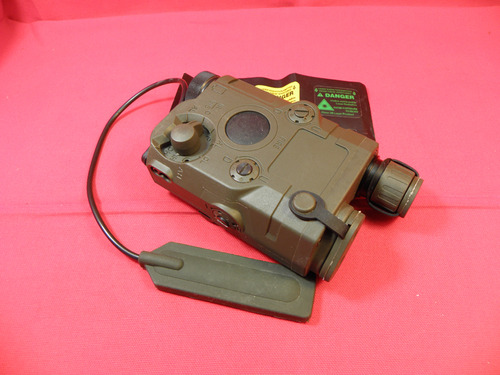             FMA PEQ-15 Laser &amp; Flash Light 장치(OD)